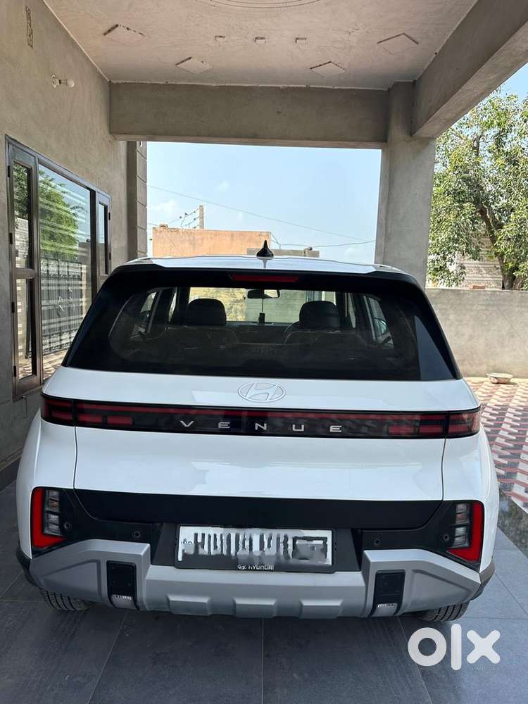 Hyundai Venue 2026 Petrol 5500 Km Driven