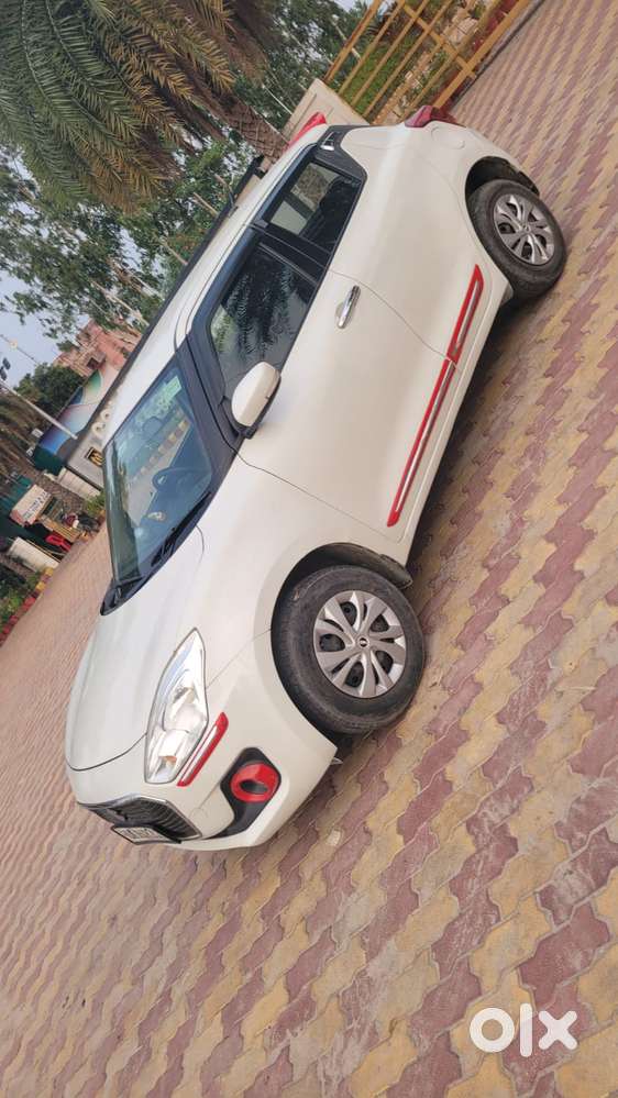 Maruti Suzuki Swift Vxi + Manual, 2018, Petrol