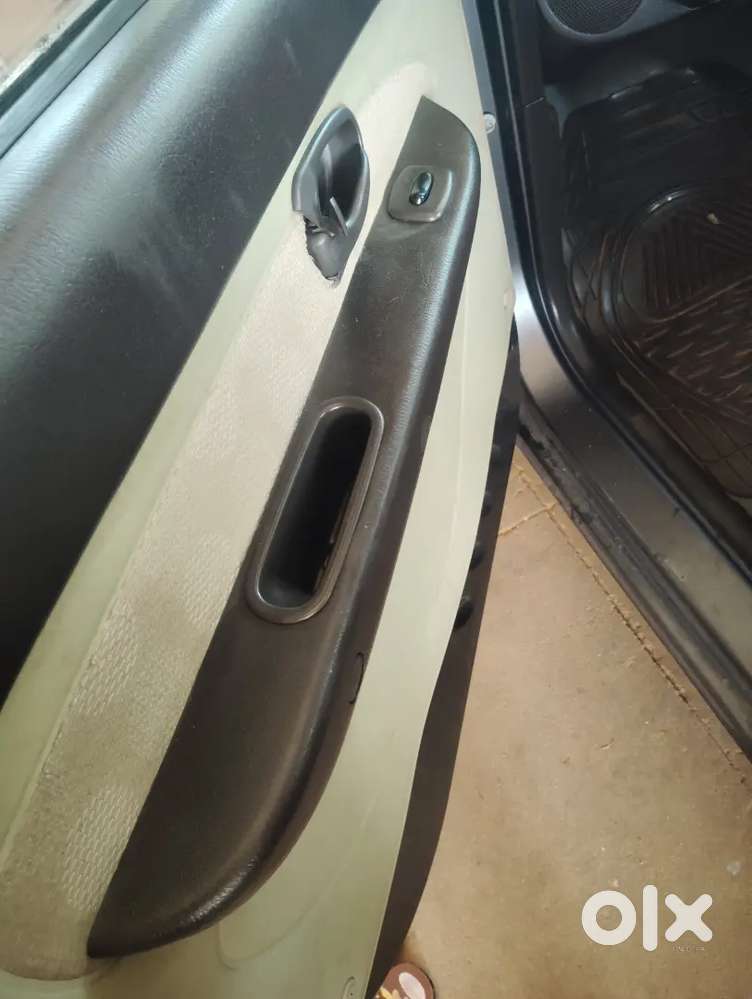 Hyundai Staria 2012