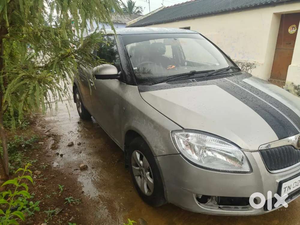 Skoda Fabia 2010 Petrol 148000 Km Driven Power Sat Power Win