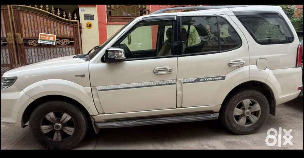 Tata Safari Storme 2016