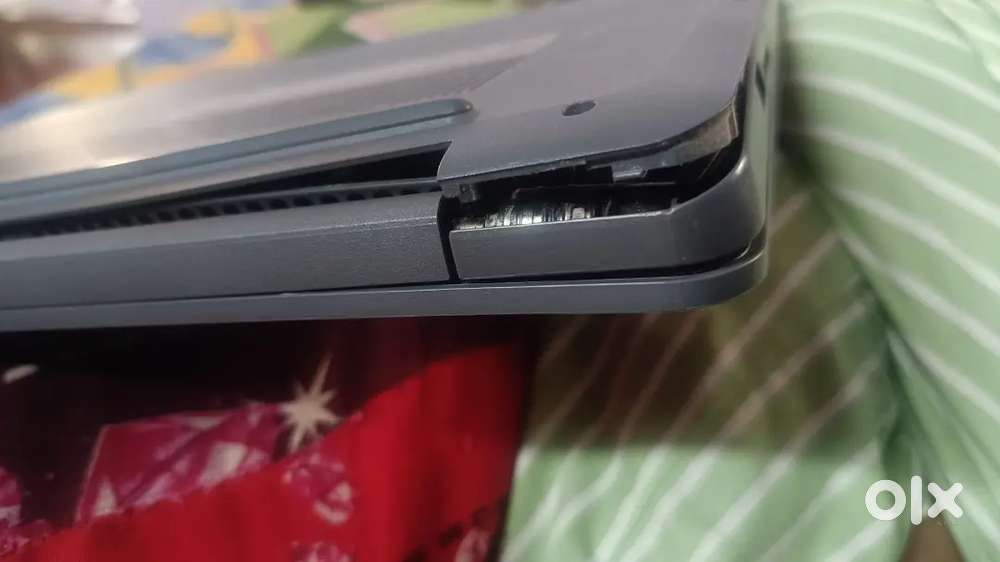 Lenovo Core i3 Laptop &ndash; Fully Working &ndash; Body/Bottom Panel Damaged
