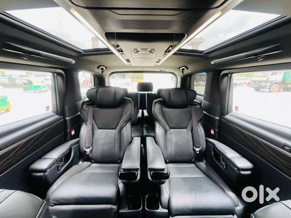 Toyota Vellfire Vip – Executive Lounge, 2025, Petrol