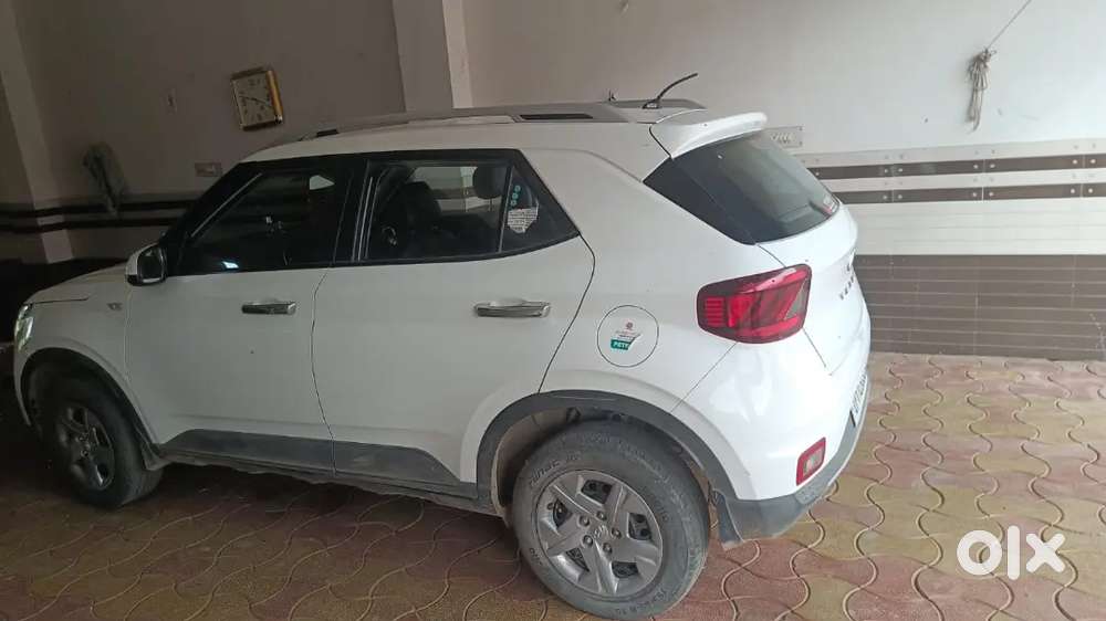 Hyundai Venue 2021 Petrol 19000 Km Driven