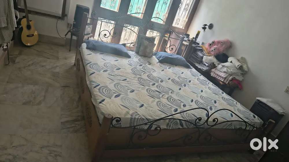 Need to sell extra large bed 7*7 size