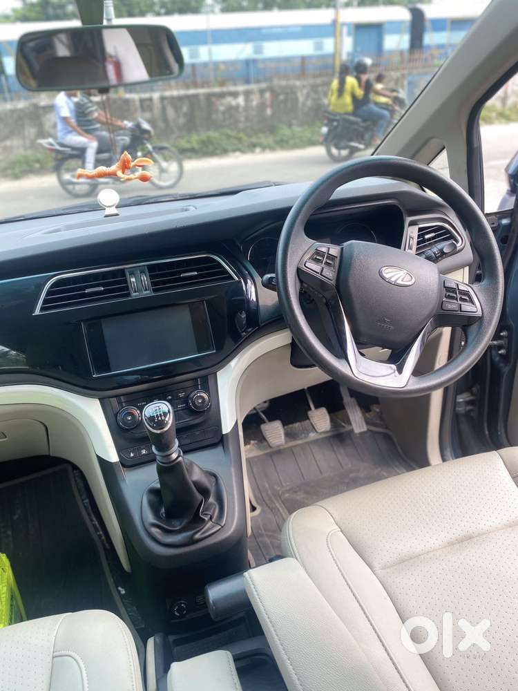 Mahindra Marazzo M8, 2018, Diesel