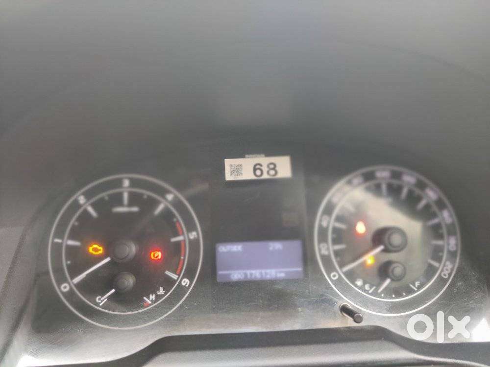 Toyota Innova Crysta 2.4 G Mt 7 Str, 2017, Diesel