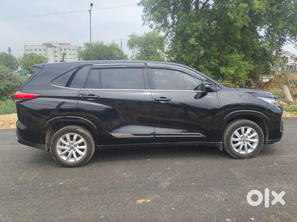 Toyota Innova Hycross 2.0 Vx (o) Hybrid 7 Str, 2025, Petrol