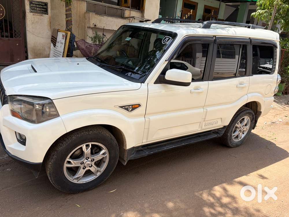 Mahindra Scorpio S10 2016