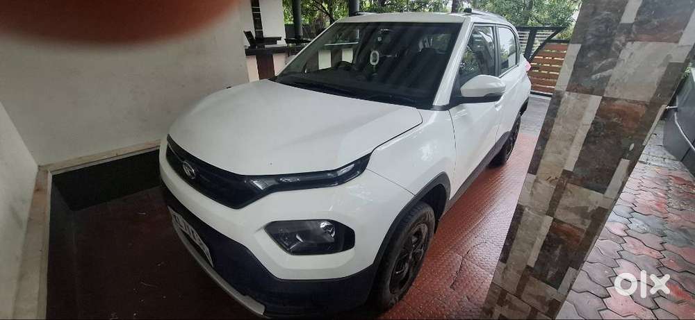 Tata Punch Power Steering Abs Ebd Rear Camera Rear Park Sensor Harman