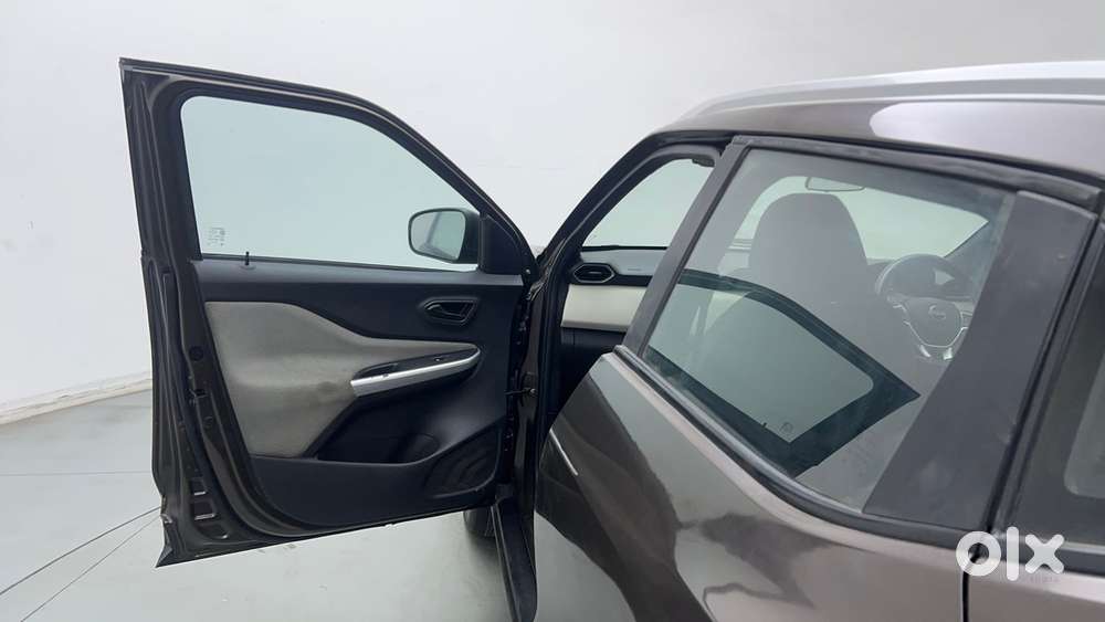 Nissan Magnite 1.0 Xv, 2022, Petrol
