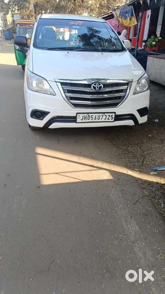 Toyota Innova 2013 Diesel Very Less Price And Well Maintained