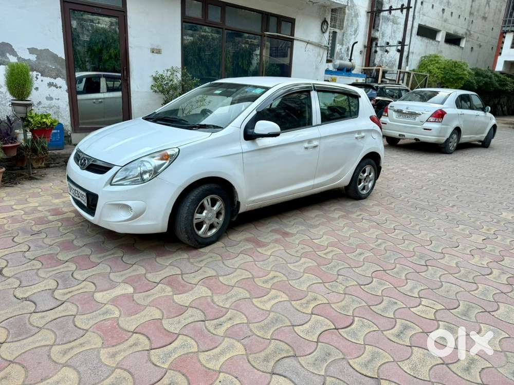 Hyundai I20 Petrol Manual 2012