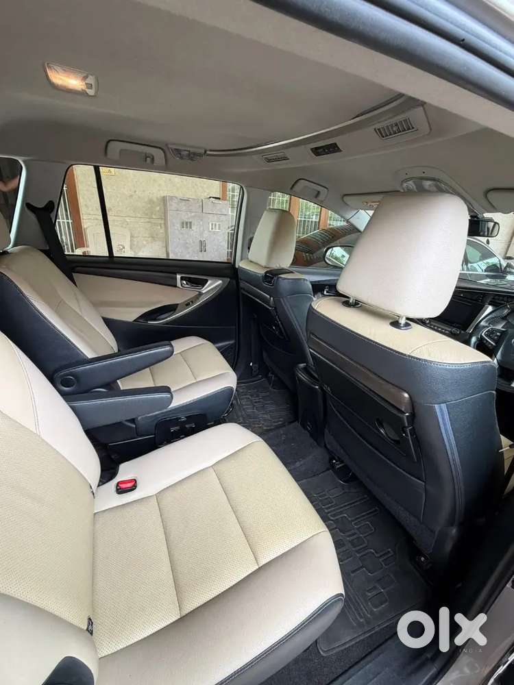 Innova Crysta 2.4z Automatic 2020 7str