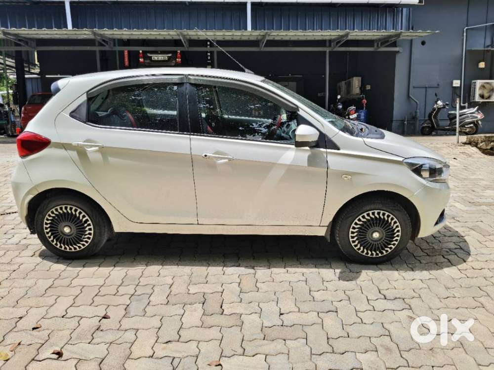 Tata Tiago 1.2 Revotron Xt, 2016, Petrol