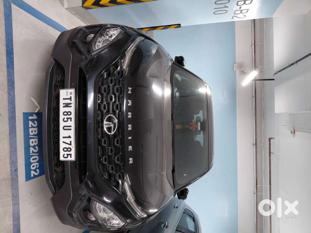 It's A Top End Manual Transmission Dark Edition ( Black) Vehicle.