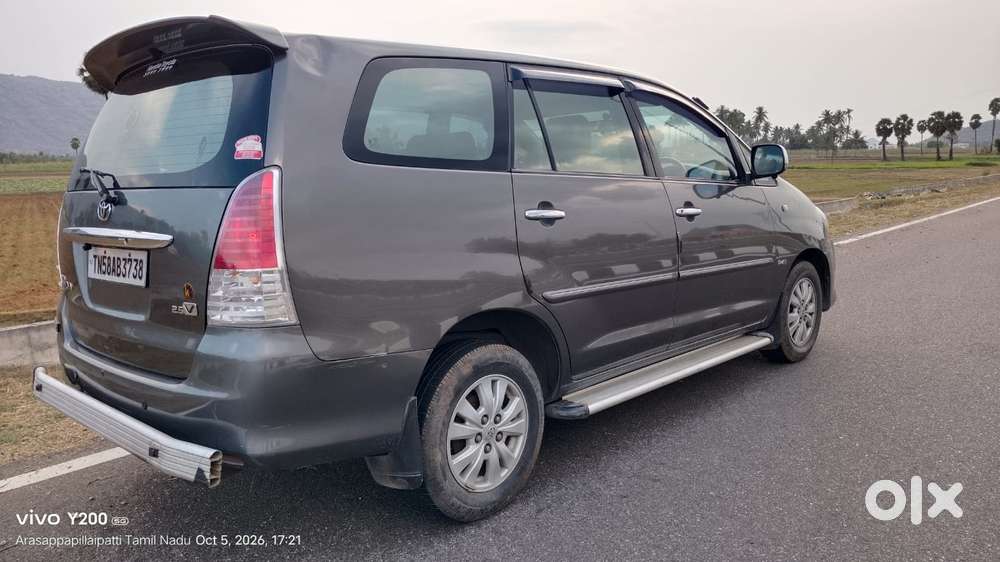 Toyota Innova 2.5 V Diesel 8-seater, 2011, Diesel