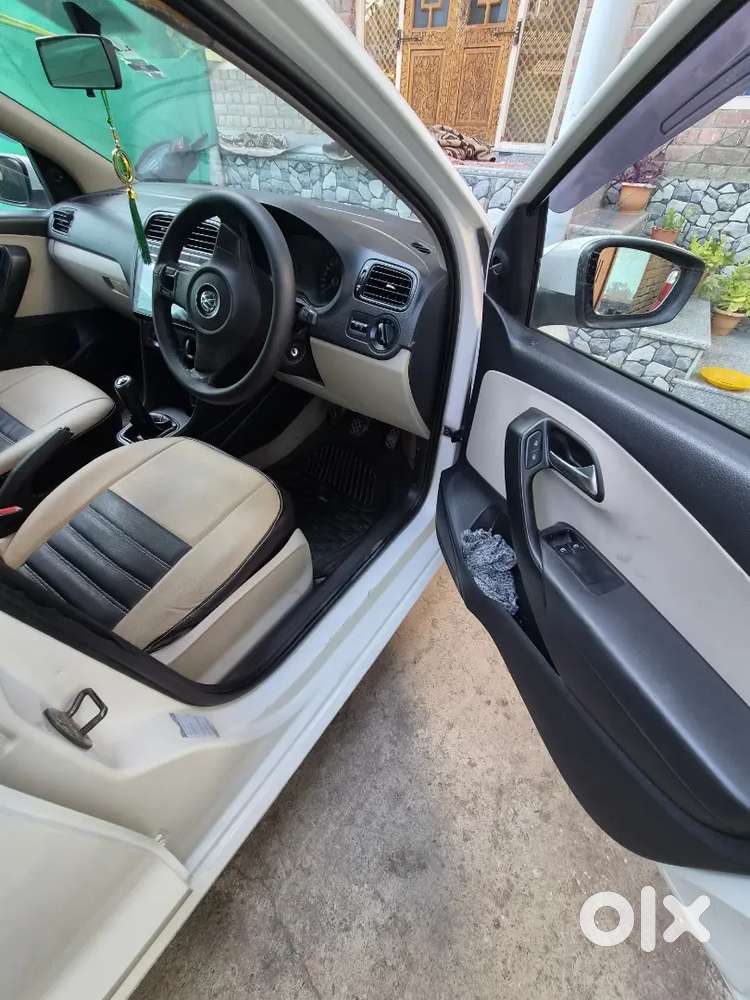 Volkswagen Polo Petrol Manual 2011