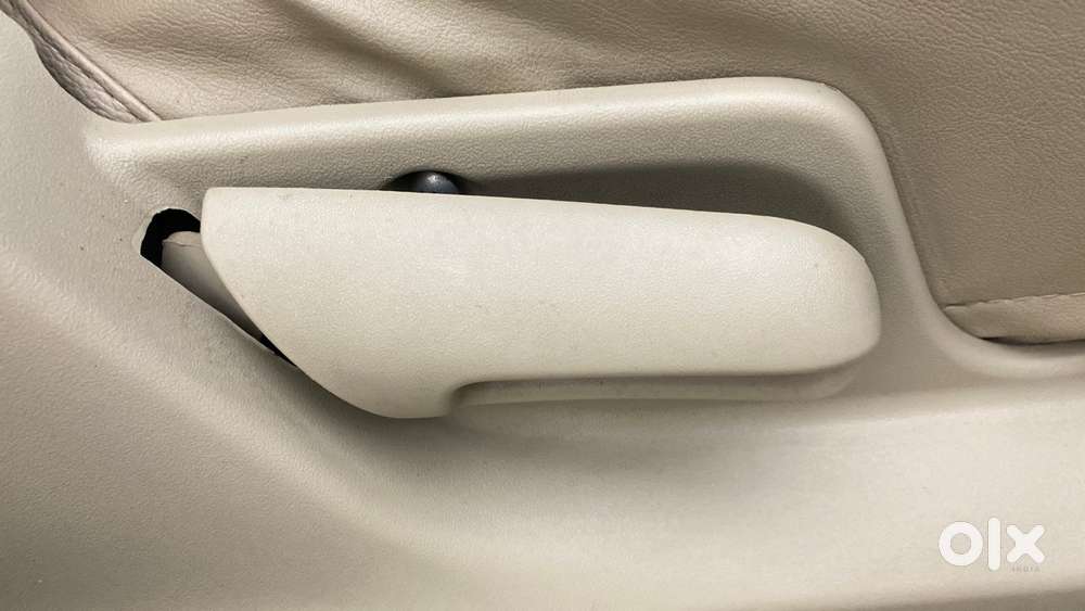 Maruti Suzuki Swift Dzire Vxi Optional, 2016, Petrol