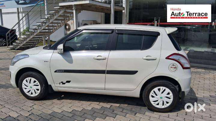 Maruti Suzuki Swift Vxi 1.2 Abs Bs-iv, 2016, Petrol