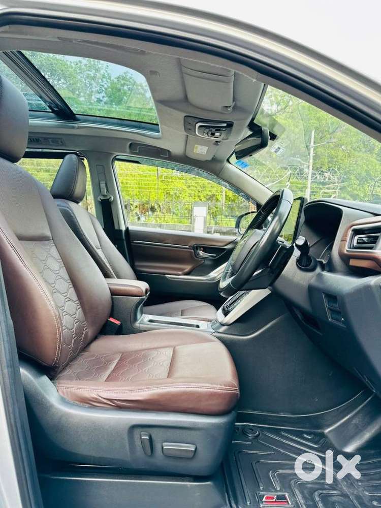 Toyota Innova Hycross 2.0 Zx Hybrid 7 Str, 2023, Petrol