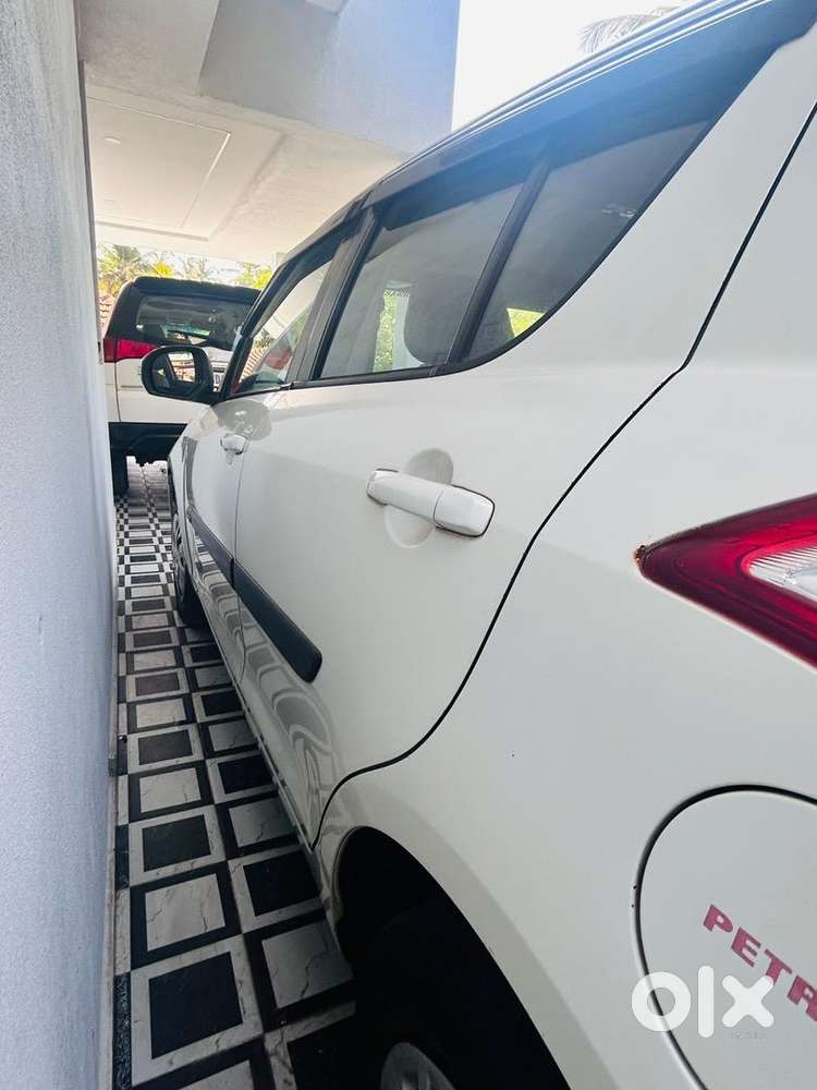 Maruti Suzuki Swift 2015 Petrol 124000 Km Driven