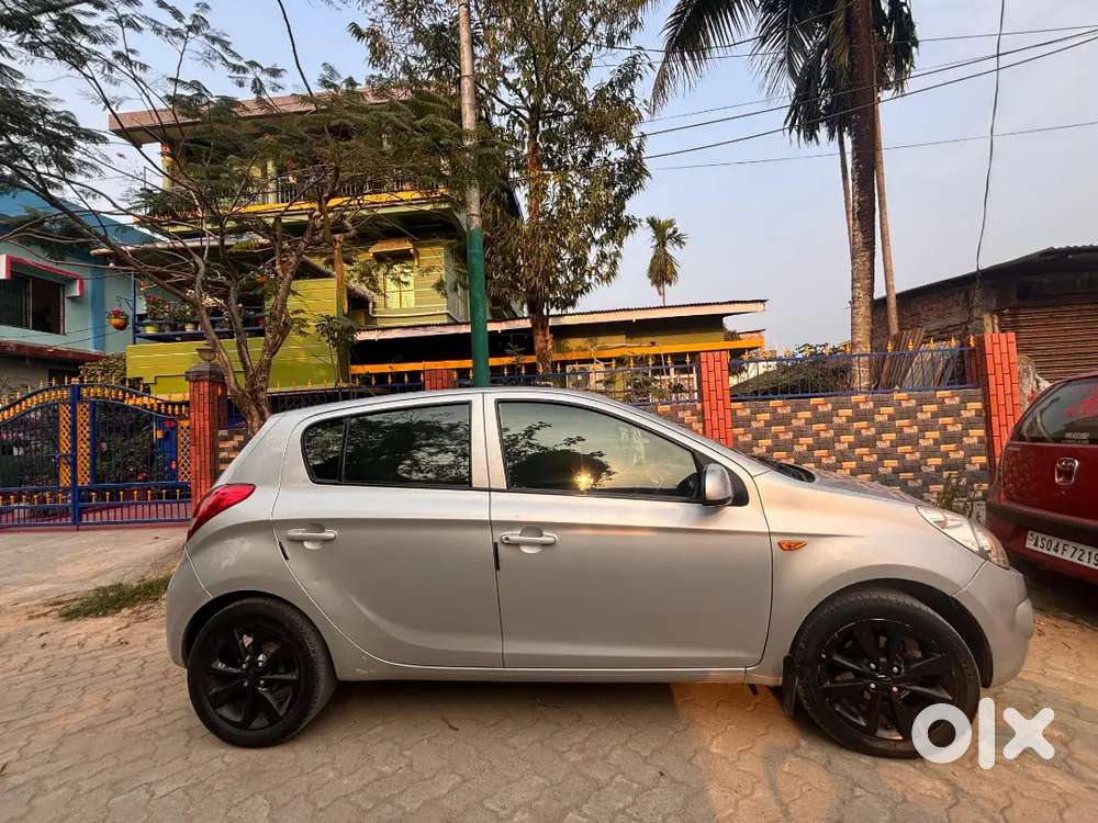 Hyundai I20 2012 Petrol 95000 Km Driveni