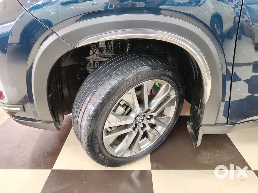 Toyota Innova Hycross 2.0 Zx (o) Hybrid 7 Str, 2023, Petrol