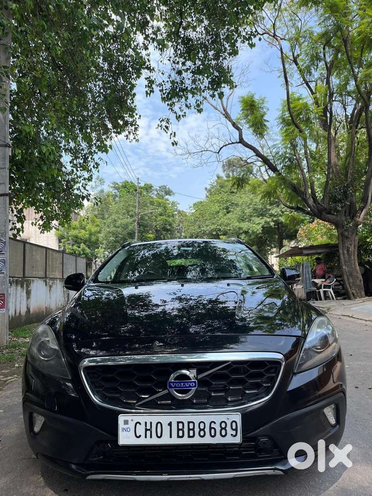 Volvo V40 Cross Country 2015 Well Maintained With Good Condition