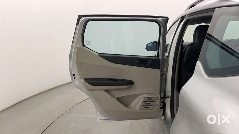 Renault Triber Rxl, 2023, Petrol