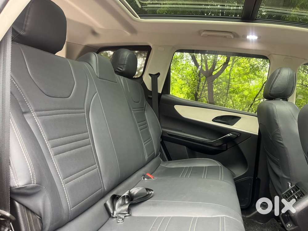 Mahindra Xuv700 2.0 Ax 5 Petrol At Str, 2023, Petrol
