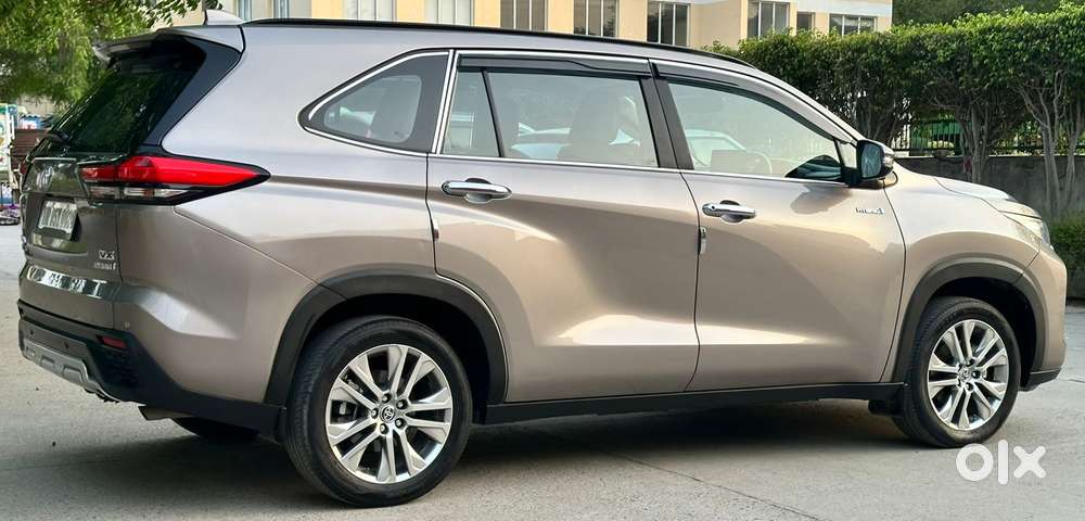 Toyota Innova Hycross 2.0 Vx (o) Hybrid 7 Str, 2024, Petrol