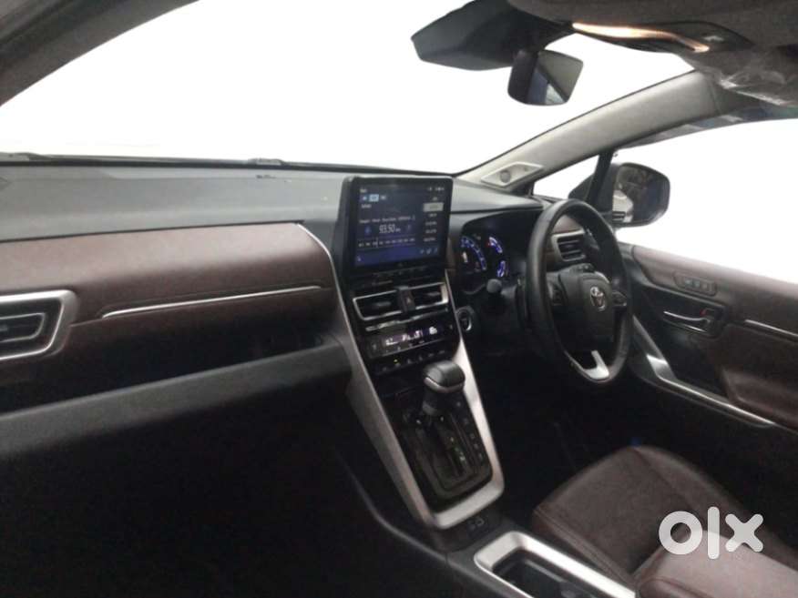 Toyota Innova Hycross 2.0 Zx Hybrid 7 Str, 2023, Petrol