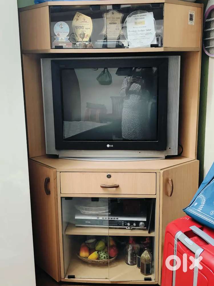 Showcase Corner Cupboard