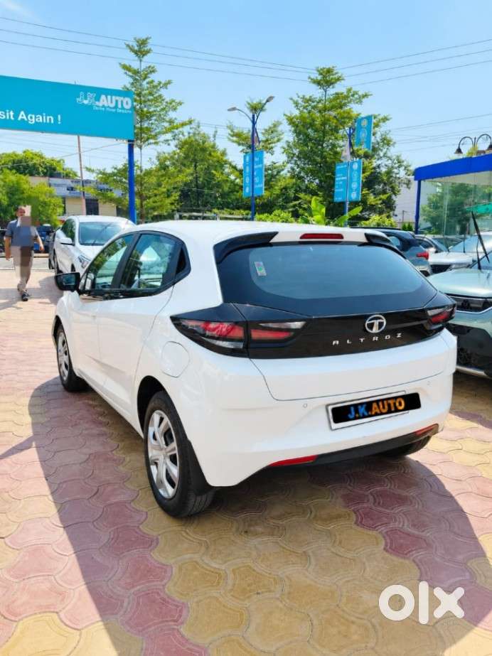 Tata Altroz 1.2 Xm, 2023, Petrol