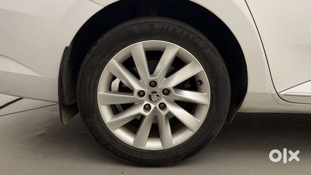Skoda Superb Lk 1.8 Tsi At, 2019, Petrol