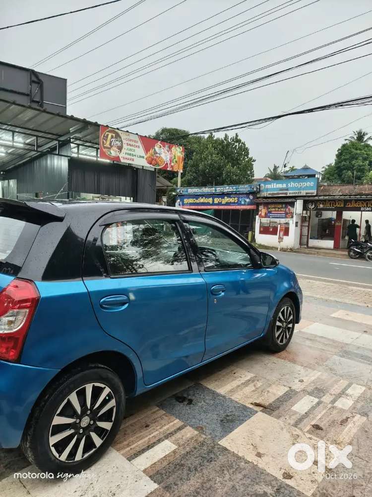 Toyota Etios Liva V Limited Blue Black Edition &ndash; Dual Tone
