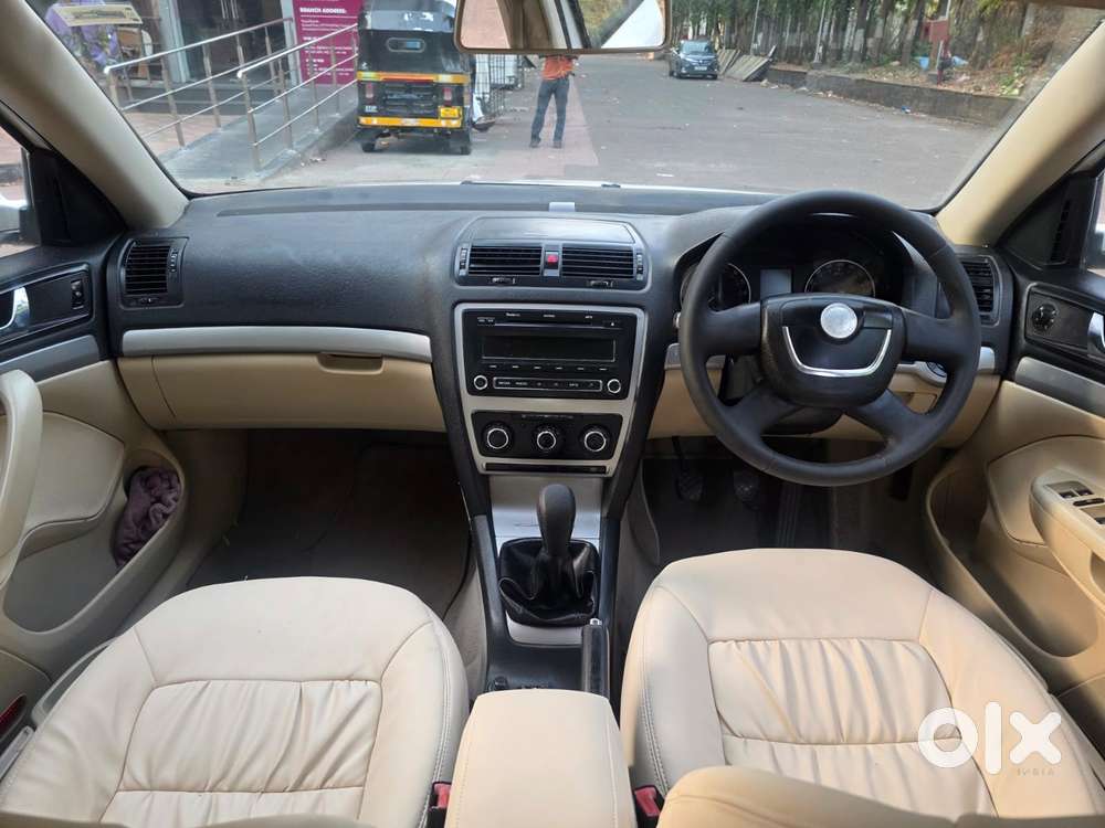 Skoda Laura Ambiente 2.0 Tdi Cr Manual, 2011, Diesel