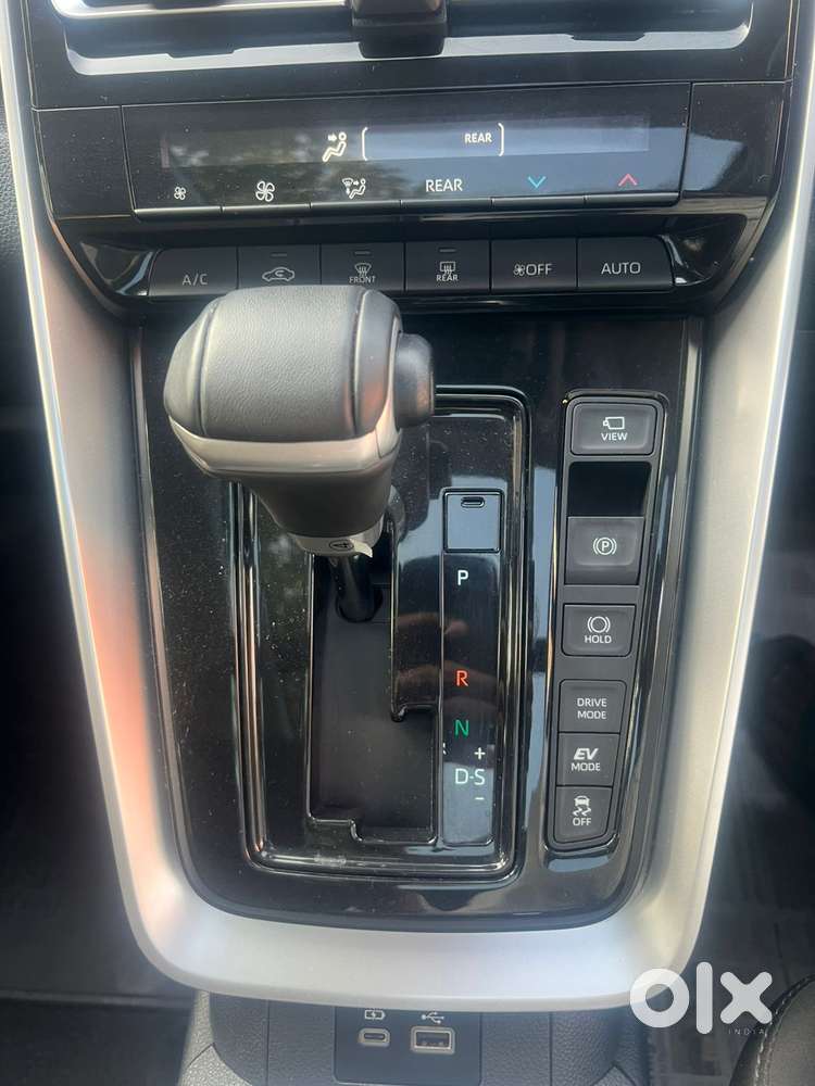 Toyota Innova Hycross 2.0 Vx (o) Hybrid 7 Str, 2024, Petrol