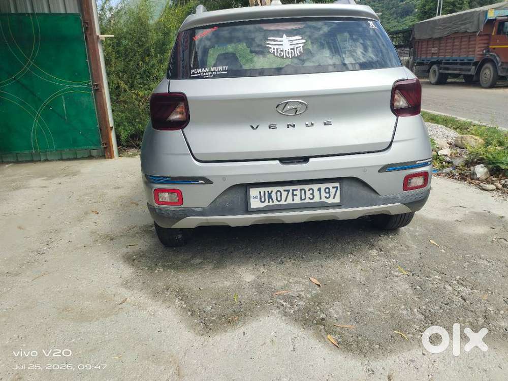 Hyundai Venue 2022 Petrol 23150 Km Driven