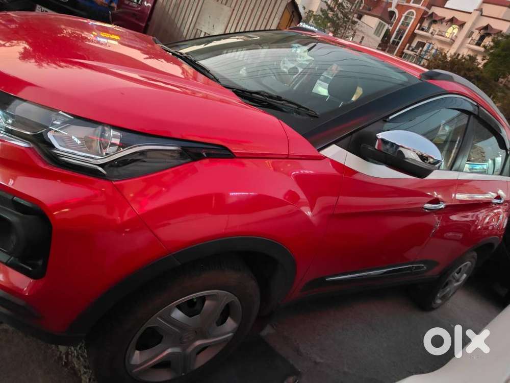 Red Nexon Amt, Sunroof, 10' Screen, Dash Camera