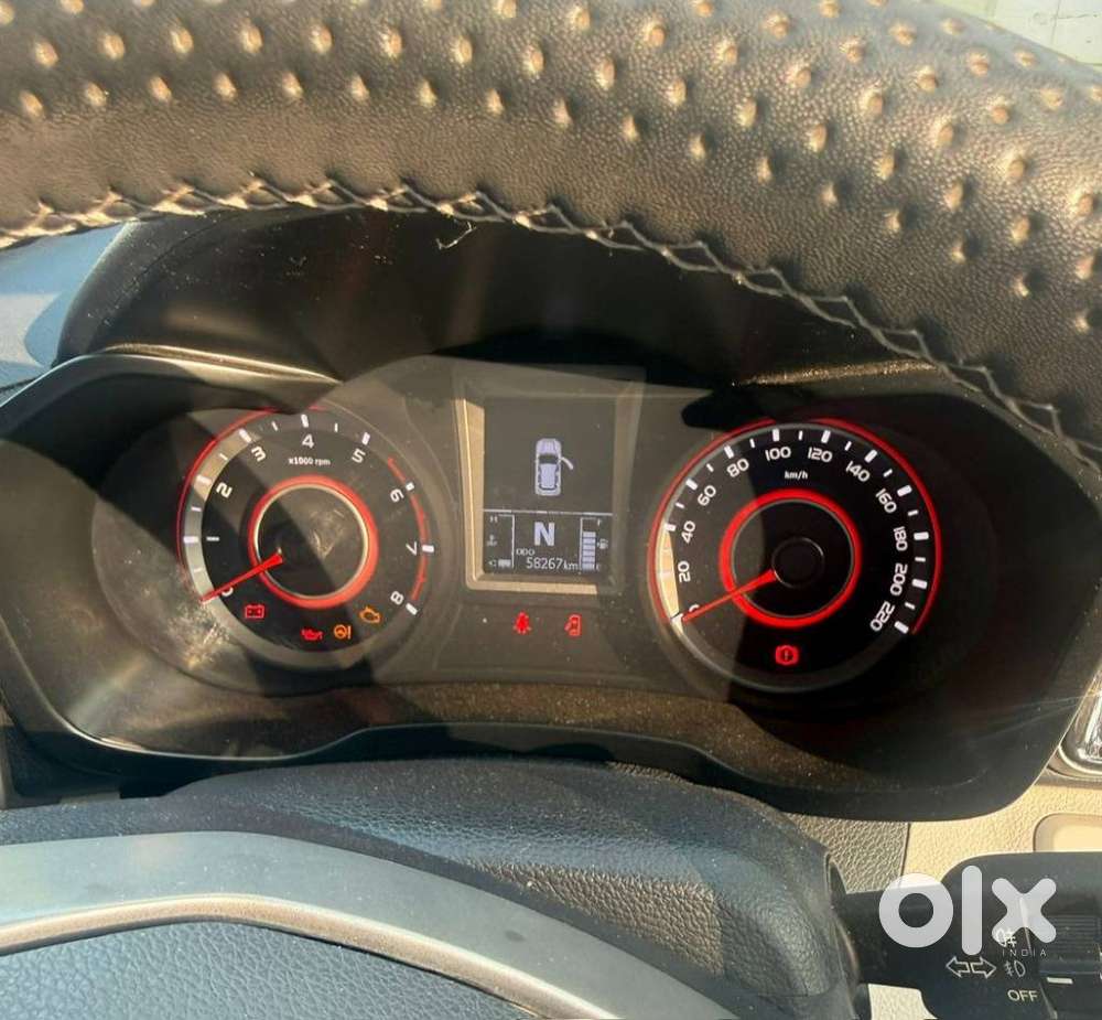 Mahindra Xuv300 1.2 W8 (o) Amt Petrol, 2021, Petrol