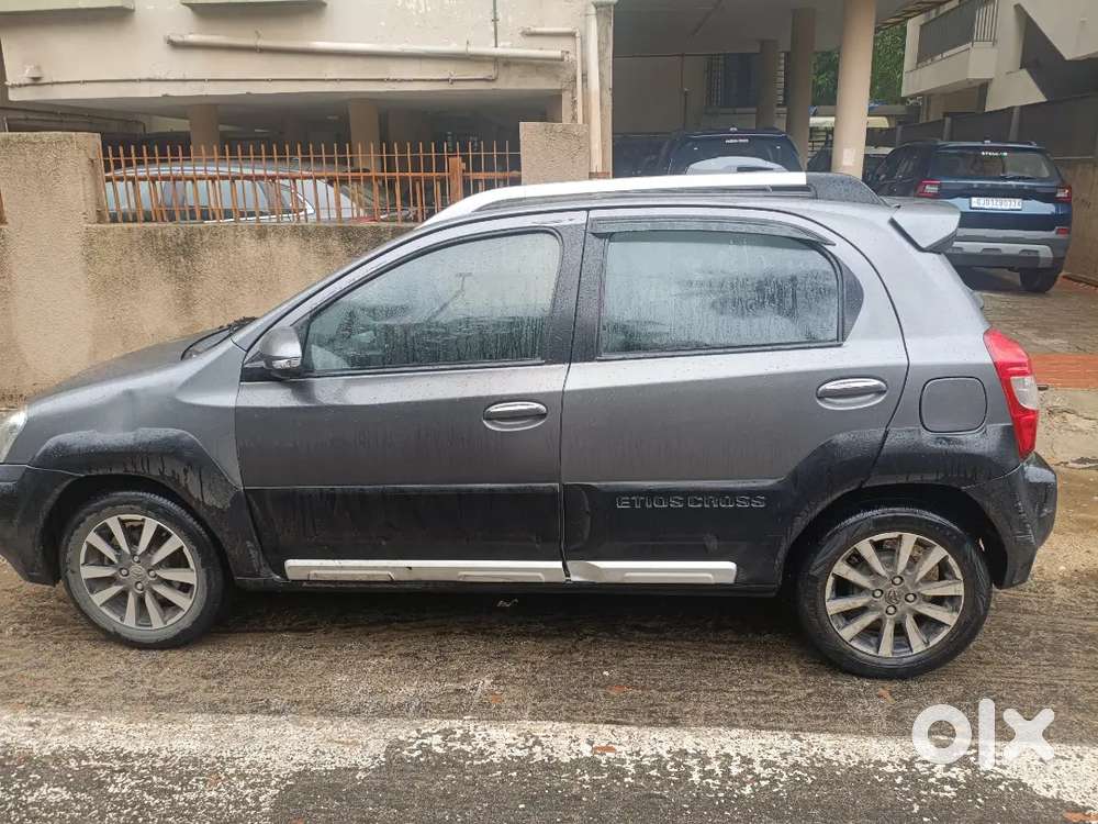 Toyota Etios Cross 2015