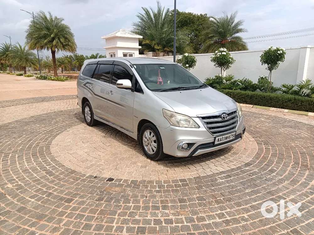 Toyota Innova V  2012 Diesel 194000 Km Driven Showroom History