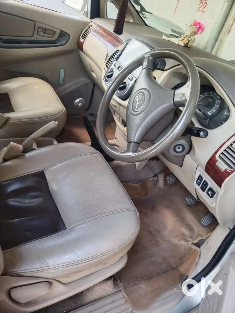 Toyota Innova 2006 Cng & Hybrids 126450 Km Driven