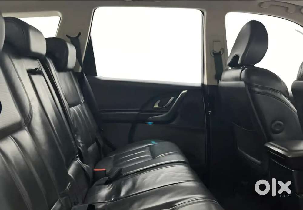 Mahindra Xuv500 W10 2017