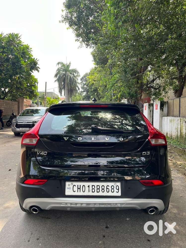Volvo V40 Cross Country 2015 Well Maintained With Good Condition