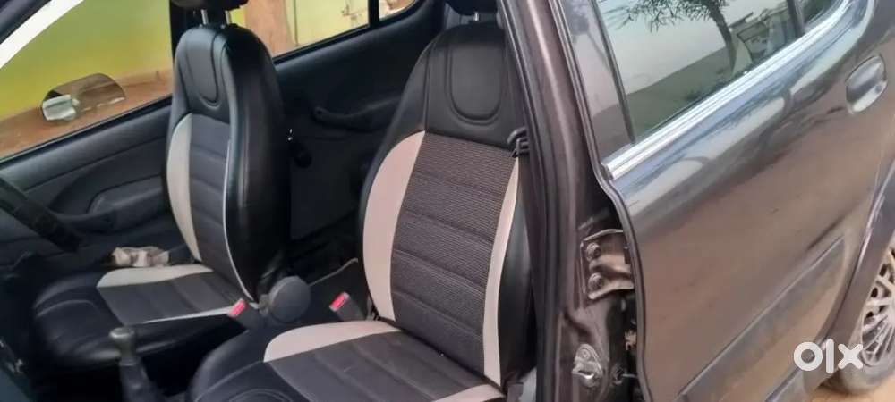 कार की कंडीशन बहुत अच्छी है ओर ट्रांसफर के कारण बेच रहे हैं।