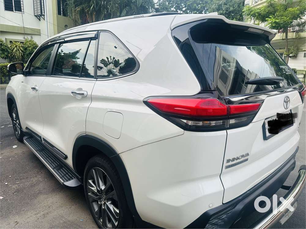 Toyota Innova Hycross 2.0 Zx (o) Hybrid 7 Str, 2025, Petrol