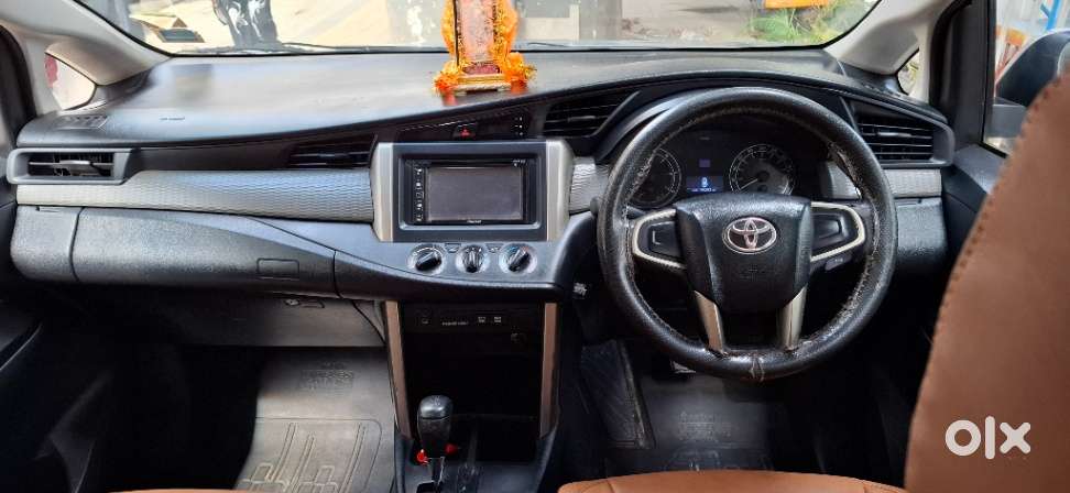 Toyota Innova Crysta 2.8 Gx At 8 Seater, 2017